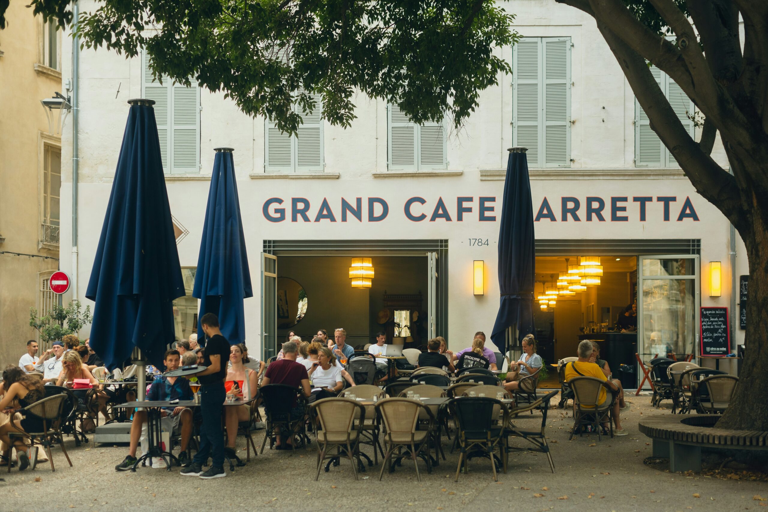 Everyday life in a walkable overseas city with cafés and local community